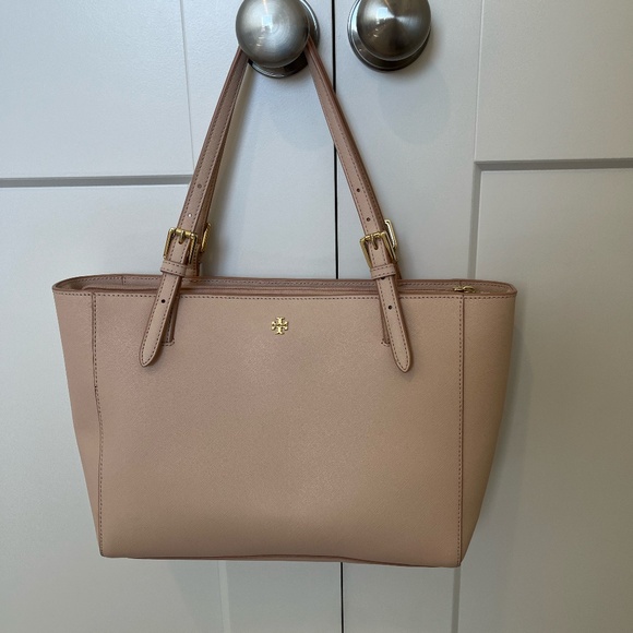 Tory Burch Handbags - Tory Burch Saffiano Leather Tote/ Light Oak/Excellent Condition